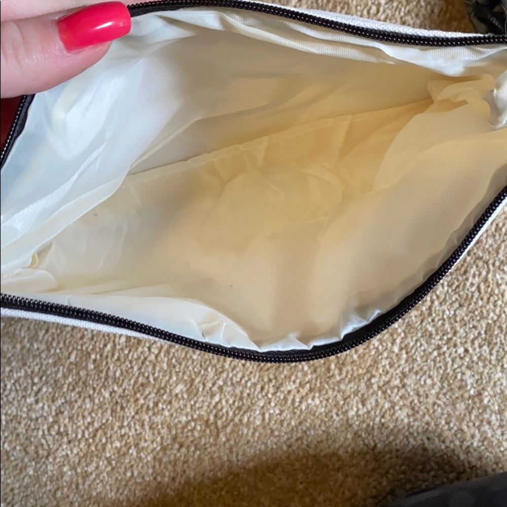 Cosmetic bag - Picture 3 of 4